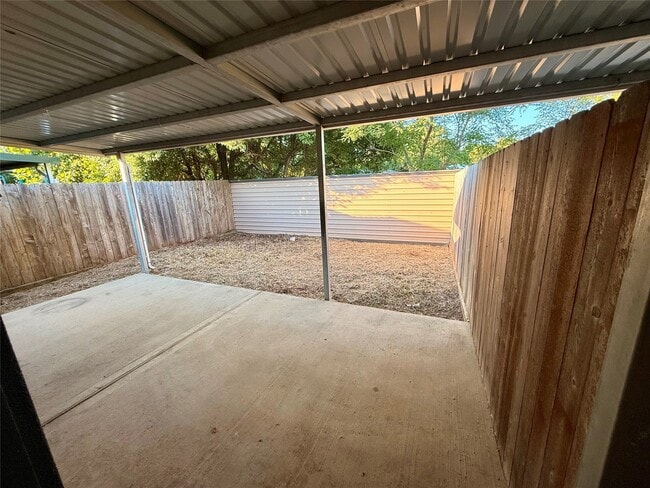 Building Photo - 3727 Putnam Dr