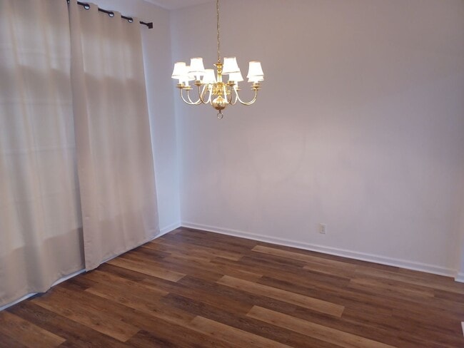 Building Photo - Large 3 BR 2 BA Rental in Desirable Area