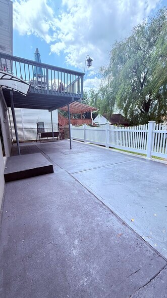 Building Photo - 9129 Newkirk Ave