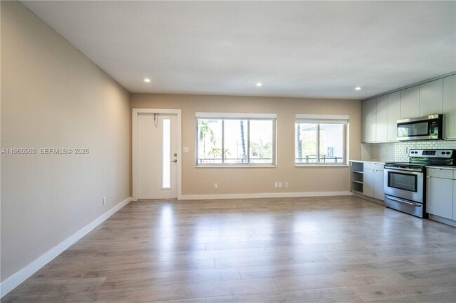 Building Photo - 2400 NE 26th St