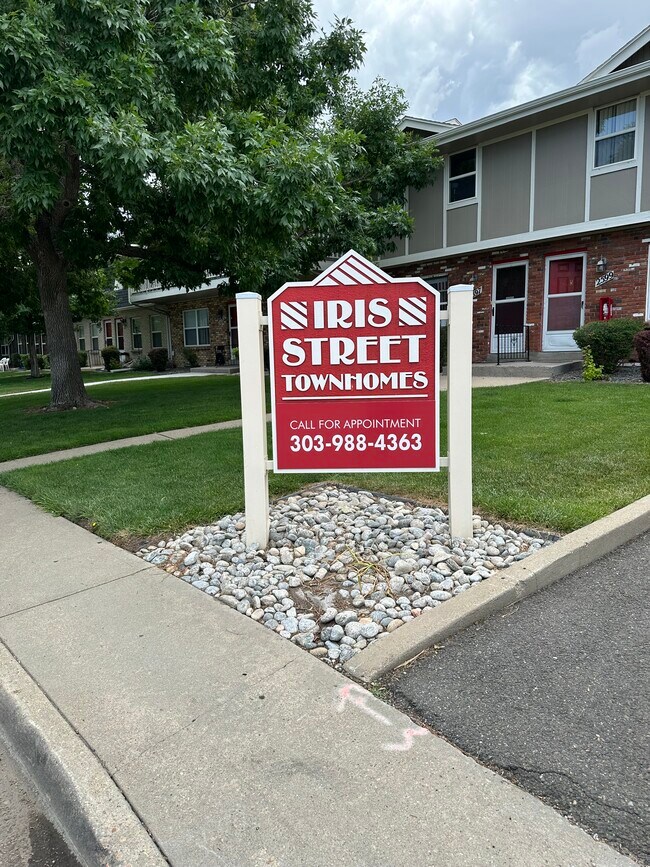 Building Photo - Iris Street Townhomes
