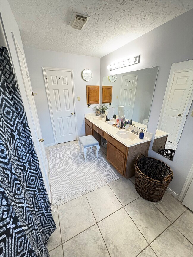 Building Photo - 4325 Spoonbill Dr