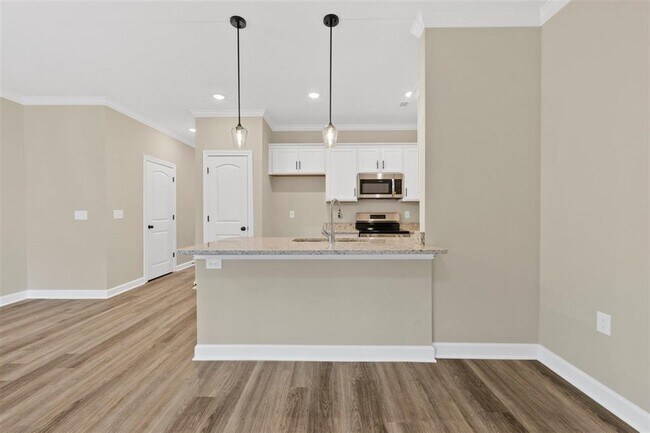 Building Photo - 904 Plano Rd