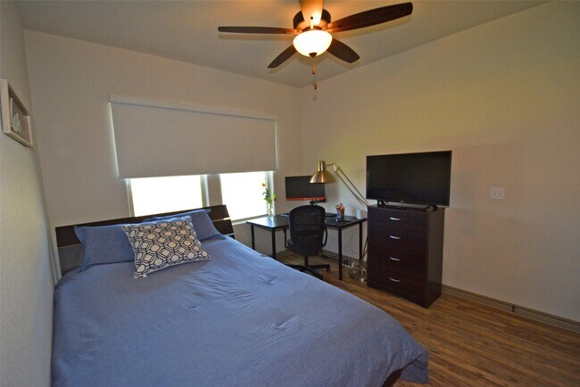 Building Photo - 8158 Luz de Luna St