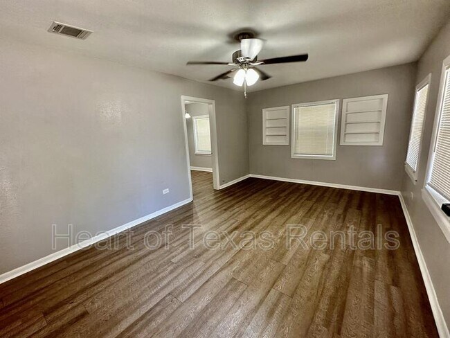 Building Photo - 1821 Live Oak Ave