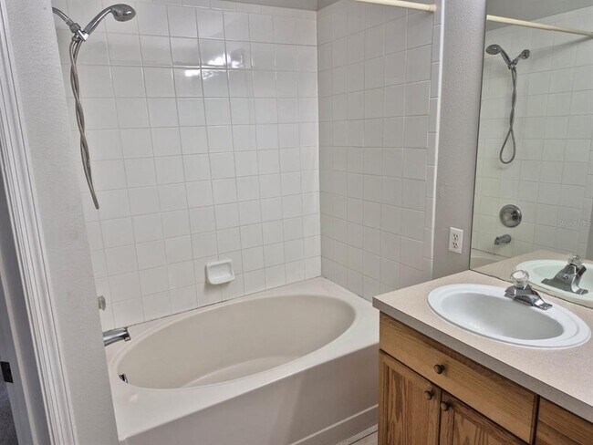 Building Photo - 2338 Silver Palm Dr