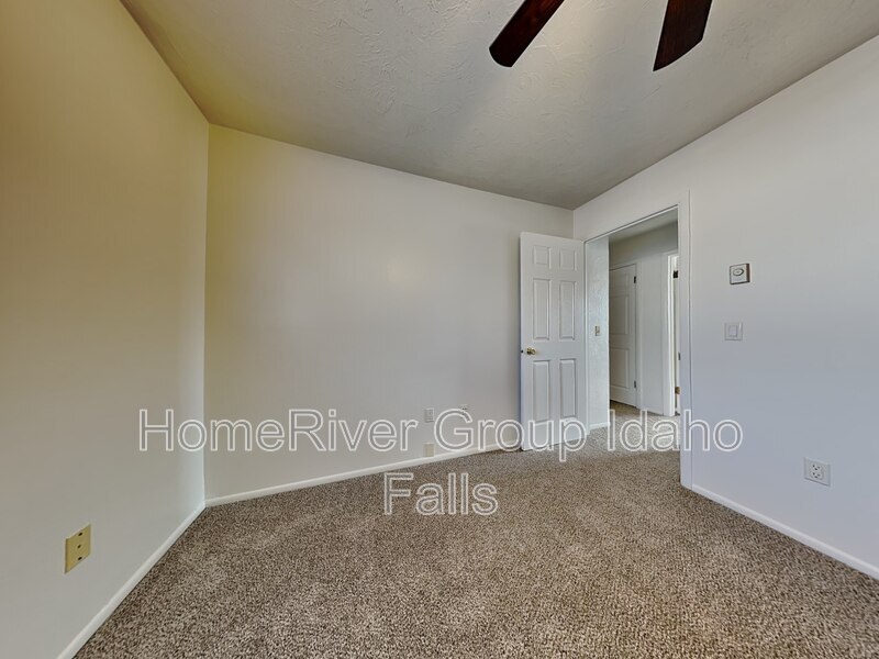 Building Photo - 380 Ladino Dr