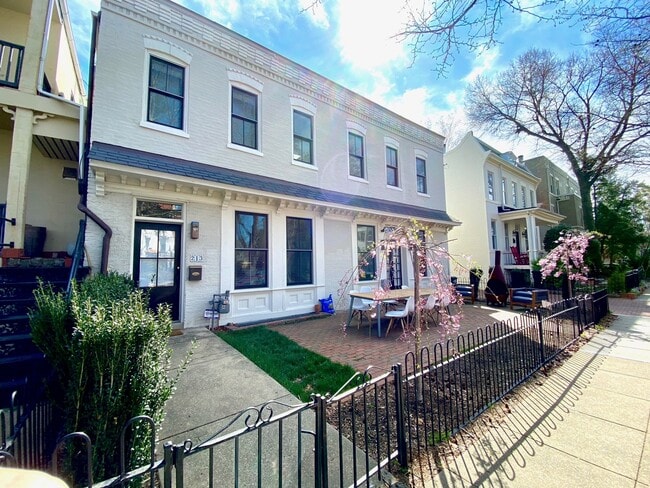 Building Photo - 213-211 11th St NE