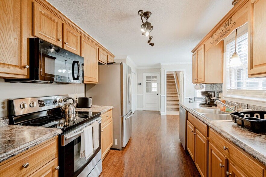 Building Photo - 206 Goldstone Dr