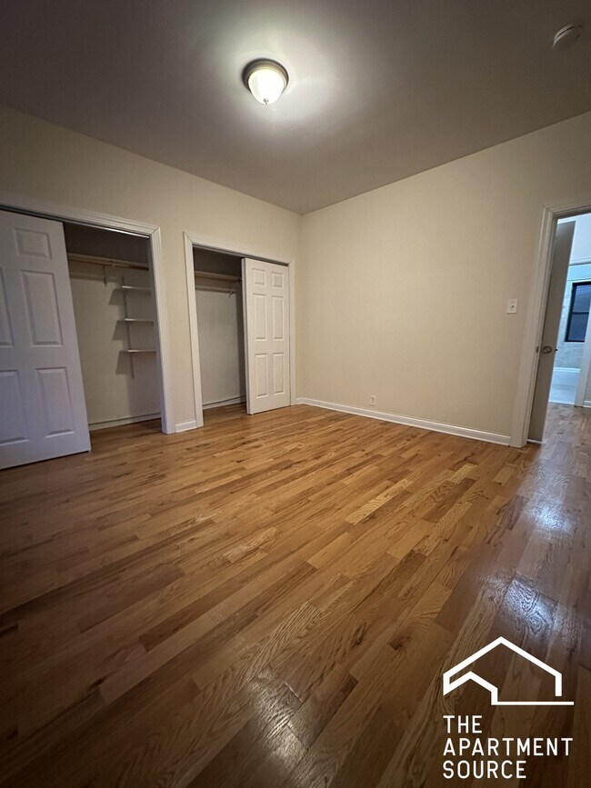 Building Photo - 1319 Oak Ave
