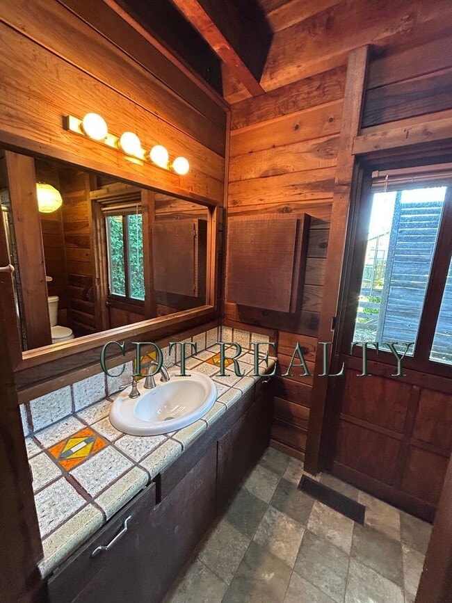 Building Photo - 3BR/ 2BA CARMEL VALLEY RETREAT