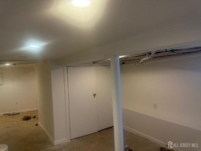 Building Photo - 64 Fiat Ave