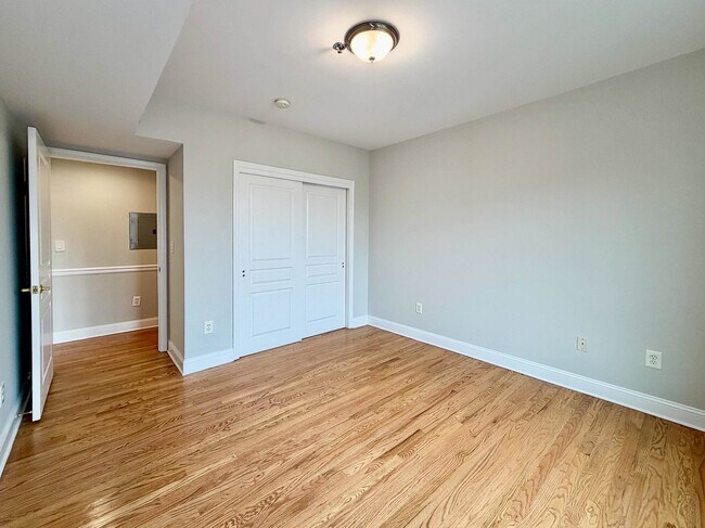 Building Photo - 501 9th St