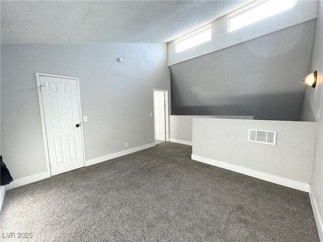 Building Photo - 5187 Garden Ln