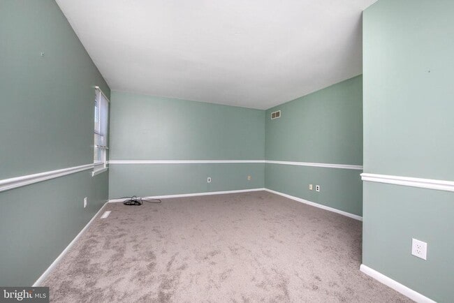 Building Photo - 225 Cedar Dr