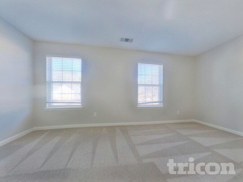 Building Photo - 613 Amberwood Dr