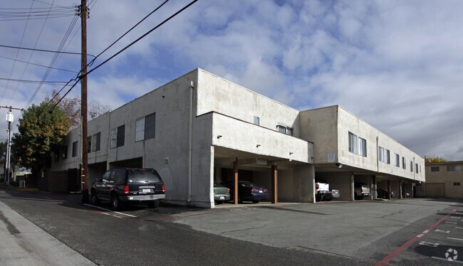 Building Photo - Amber Pines