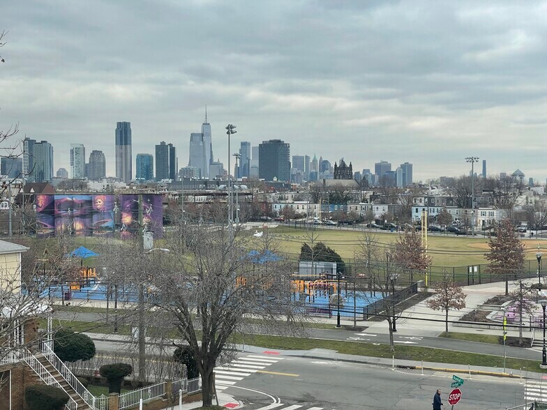 Building Photo - 431 Bramhall Ave