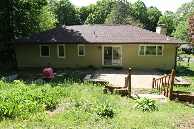 Building Photo - 73 Birchwood Ln