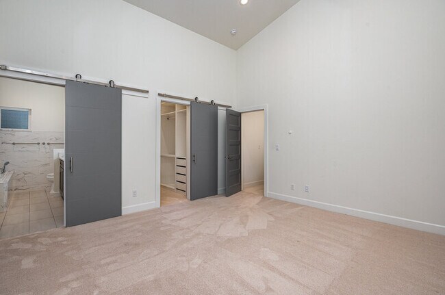Building Photo - 5426 31st Ave S