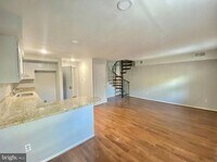 Building Photo - 713 Walnut St