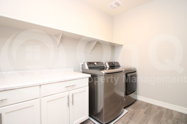 Building Photo - 7437 E Via De Luna Dr