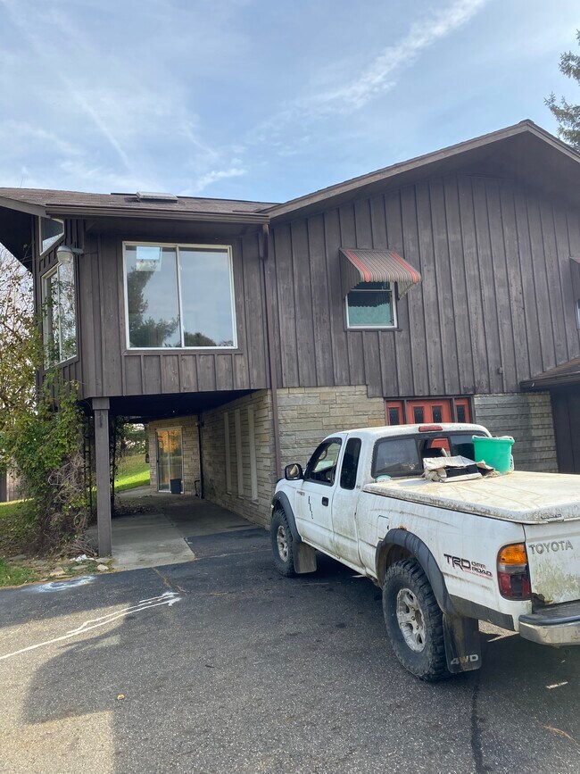 Building Photo - 1700 Manchester Ave NW