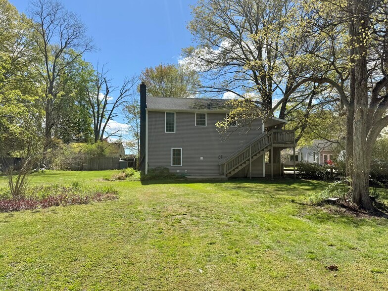 Building Photo - 6 Bridge Ln