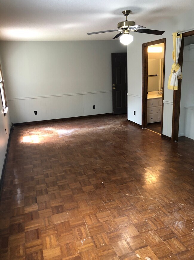 Building Photo - 826 Hillcroft Pl