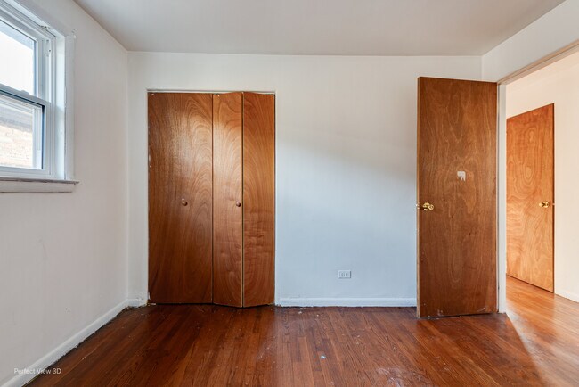 Building Photo - 2130 W 71st Pl