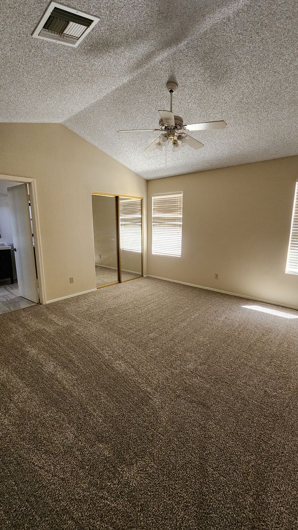 Building Photo - 4 bedroom, 2 bath Chandler Home