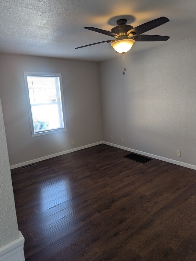 Building Photo - 536 Metomen St