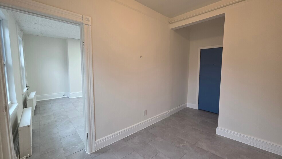 Building Photo - 204 3rd St