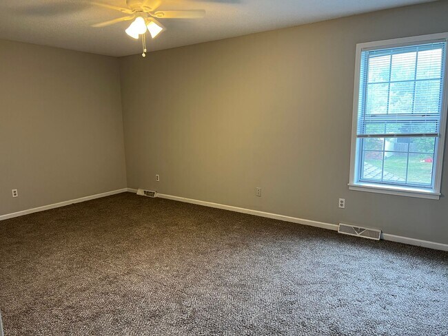 Building Photo - 382/384 Catherine