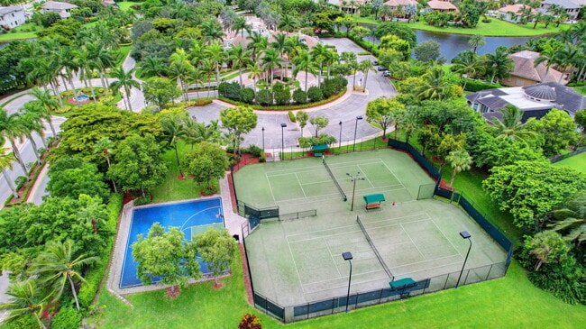 Building Photo - 10337 Trianon Pl