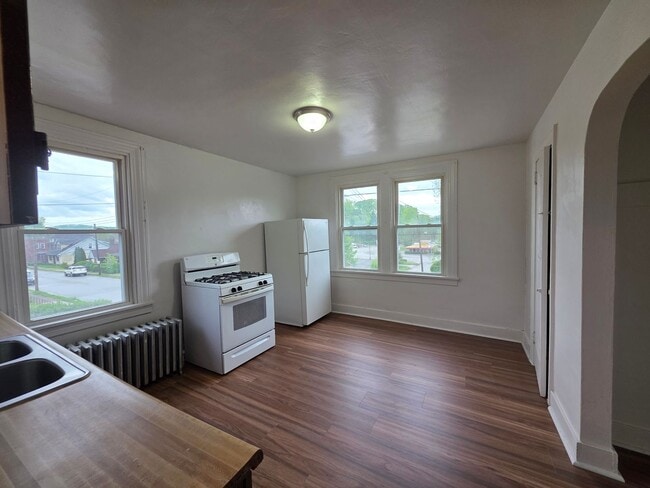 Building Photo - 703 Waddell Ave