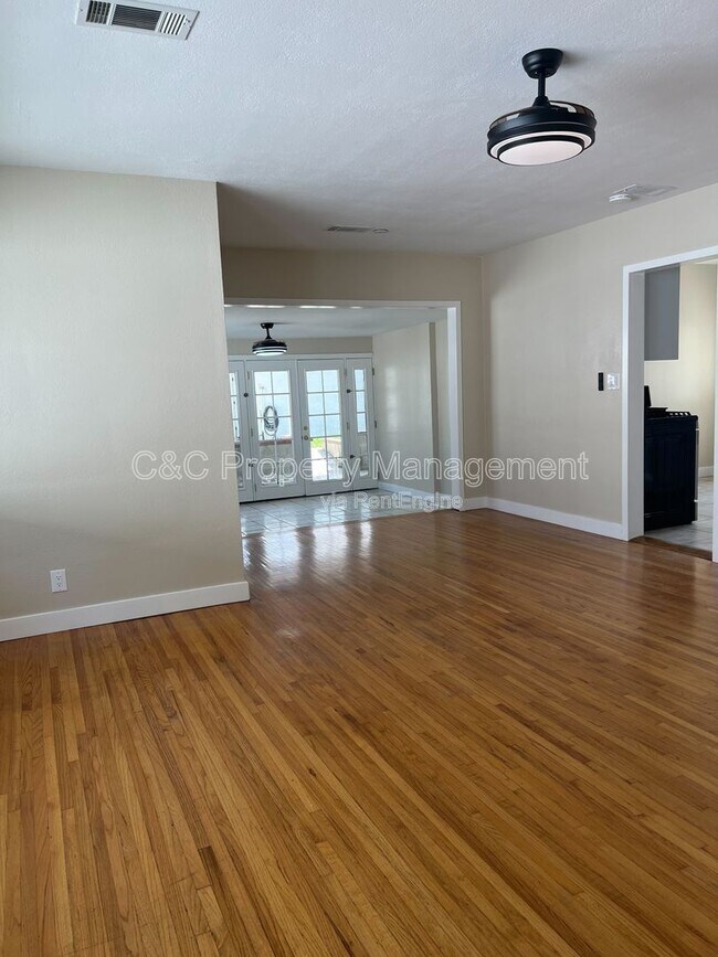 Building Photo - 10532 La Mirada Blvd