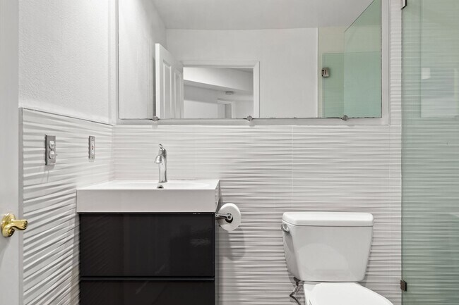 Building Photo - 10777 Ashton Ave