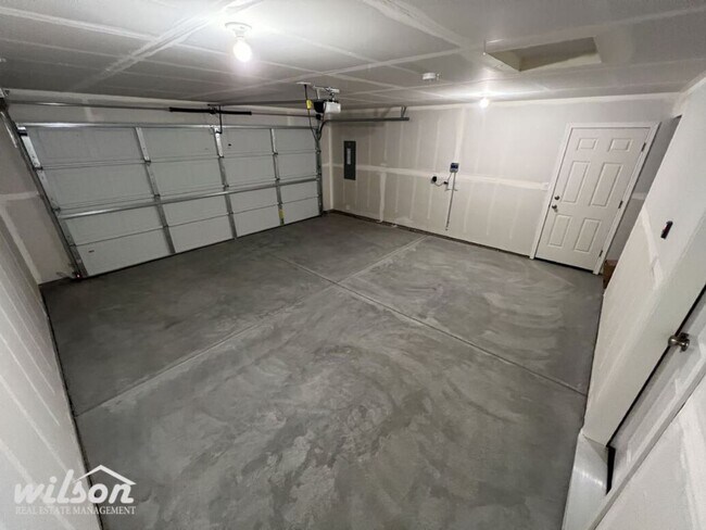 Building Photo - COMING SOON! 3bd/2ba House in West Valley!