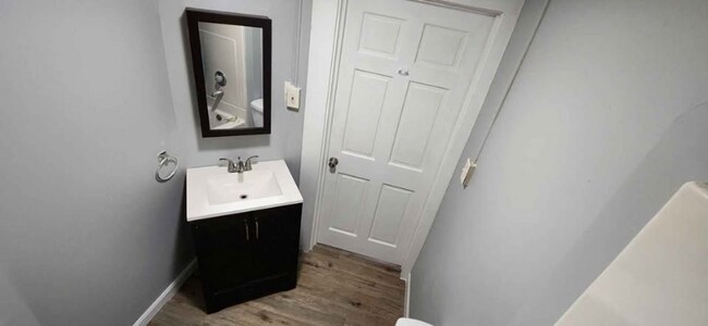 Building Photo - 538 Hall St