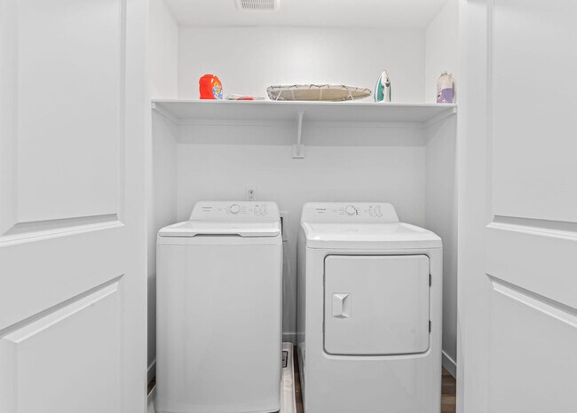 Building Photo - 8648 E Wishmore St