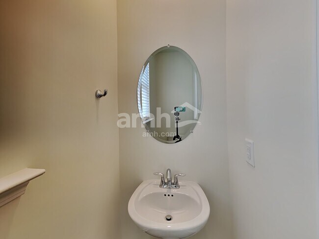 Building Photo - 580 Smt Vw Ln