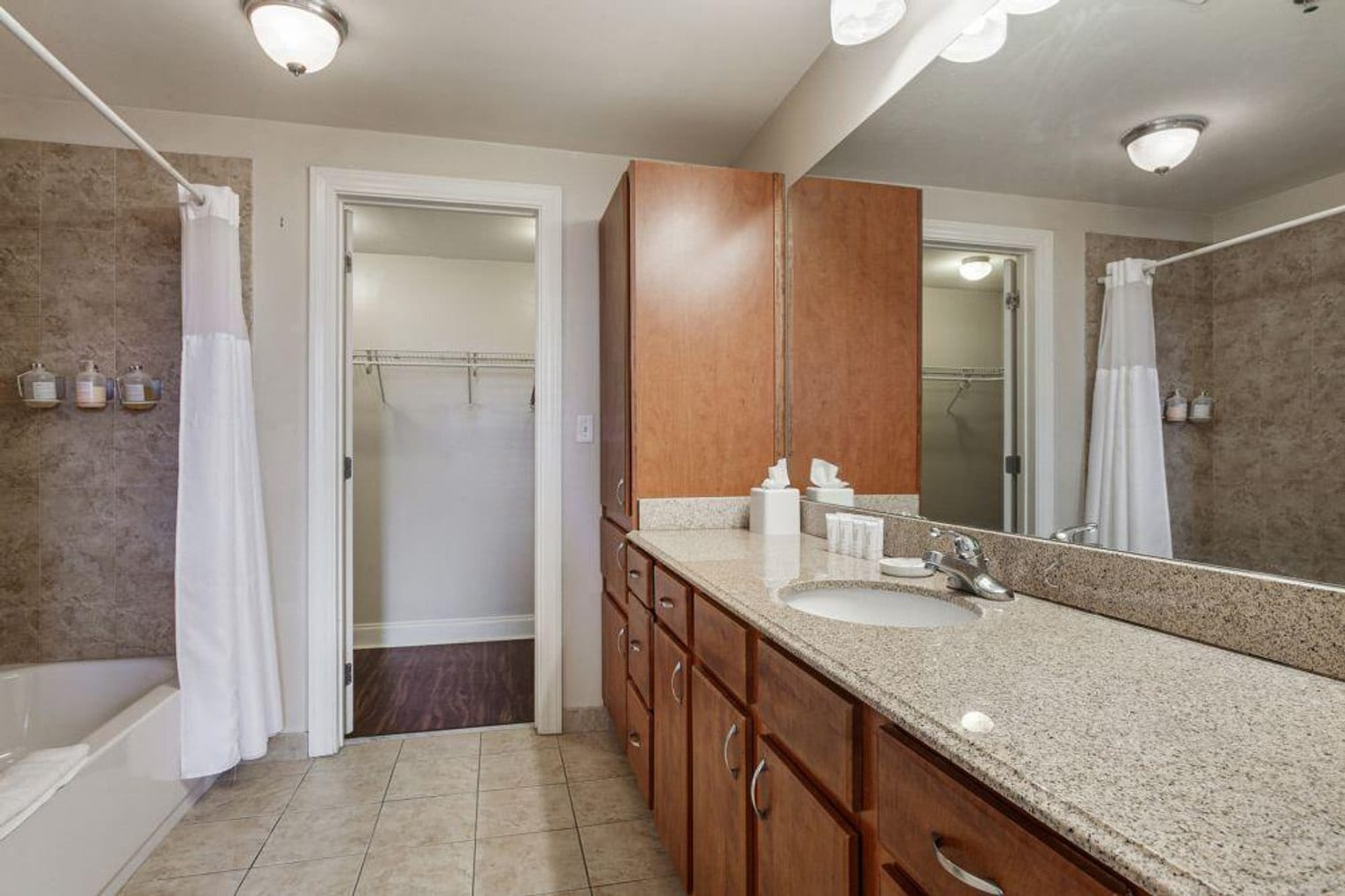 Building Photo - 925 Common St