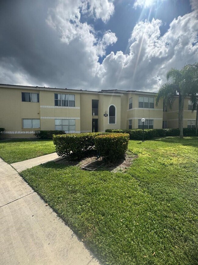 Building Photo - 12730 Vista Isles Dr