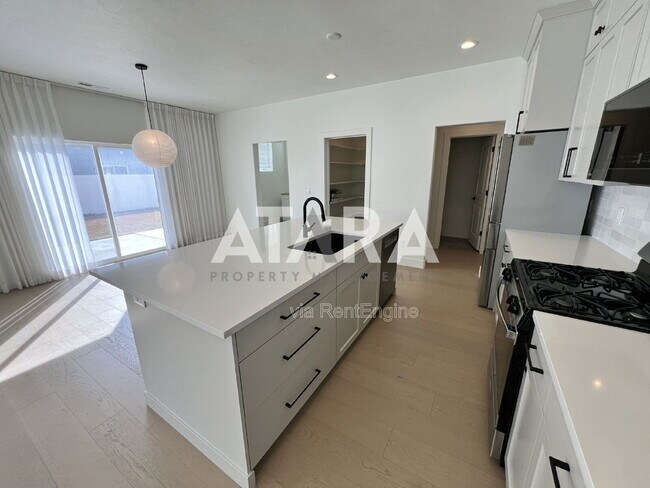 Building Photo - 955 S 850 W