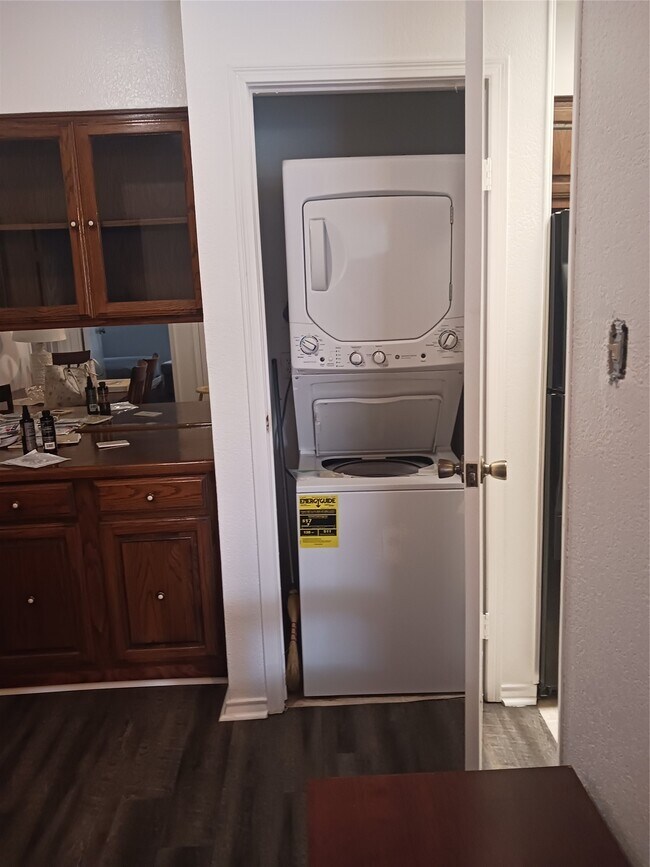 Building Photo - 921 Marine Dr