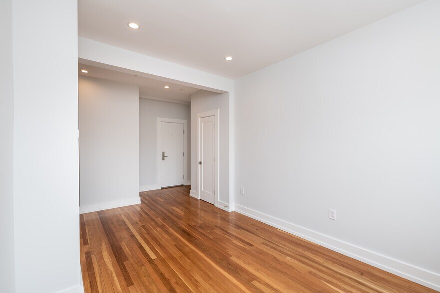 Building Photo - 16 Forest St