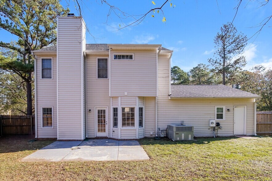 Building Photo - 4513 River Edge Dr