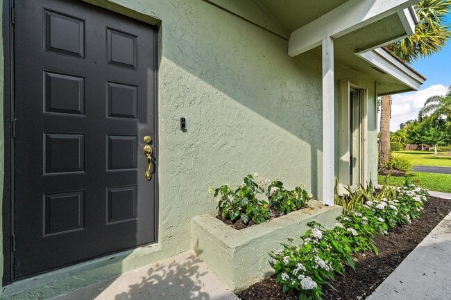 Building Photo - 2711 SW Egret Pond Cir
