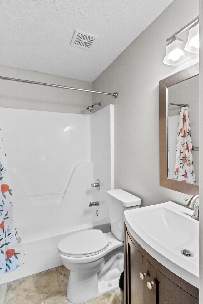 Building Photo - 2713 Bay Club Dr